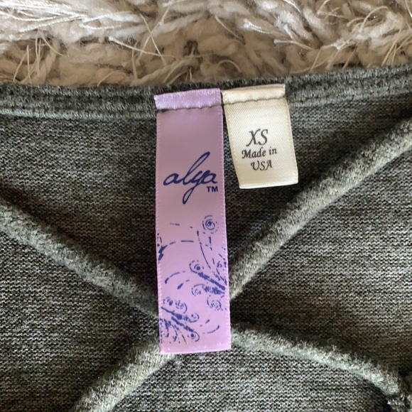 Francesca’s Boutique Long Sleeved Shirt - Picture 2 of 4